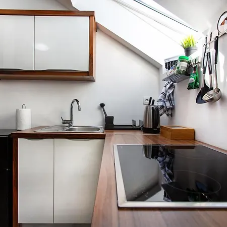 Apartman New 2019 City Centre Apt. Modern And Bright